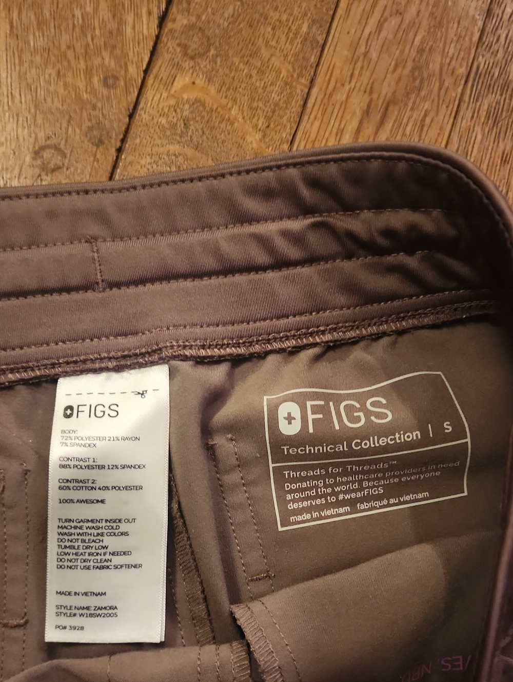 Figs Technical Collection Top And Jogger Pants in Smoky Taupe. S - Picture 2 of 6